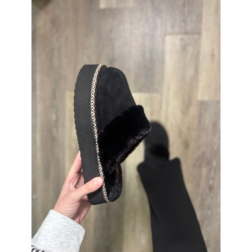 NEW .. Very G / Delaney 2 Slipper + Black